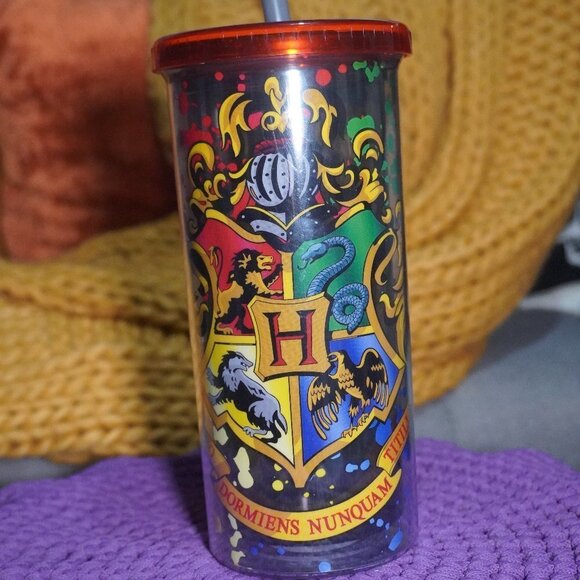 Harry Potter Hogwarts School Crest Hard Plastic Travel Tumbler 20oz Distressed - Picture 1 of 4
